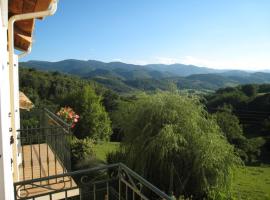 Viesnīca Lèdre pilsētā La Bastide-de-Sérou, netālu no apskates objekta Ariege Golf Club