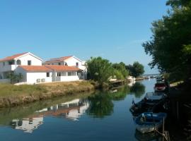 Apartments Noa Nin Ždrijac, hotel di Nin