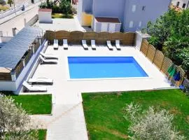 Awesome Apartment In Novigrad With 3 Bedrooms, Wifi And Outdoor Swimming Pool
