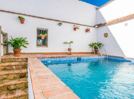 Nice Home In Hornachuelos With 3 Bedrooms, Wifi And Outdoor Swimming Pool, hotel con parking en Hornachuelos