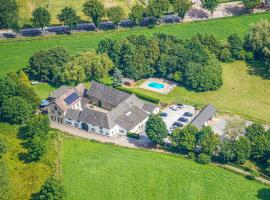 Pet Friendly Home In Simpelveld With Outdoor Swimming Pool, villa à Simpelveld