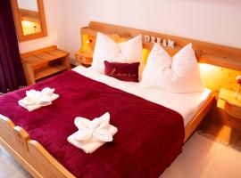 Apartments Marie B, place to stay in Hallstatt