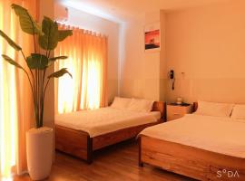 Life Hotel, hotel dengan parkir di Quy Nhon