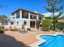 Villa Wicker by Eivillas