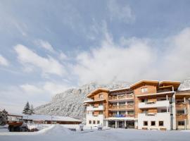 Residence Nele, hotel com piscinas em Ziano di Fiemme