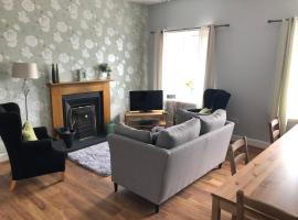 Farm cottage with Real coal fire, hotel a Duns