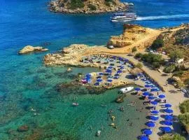 Grande Blue Suites with private bay