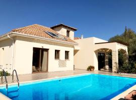 Amathousia Villa with private pool and sea view, hotell med basseng i Pissouri