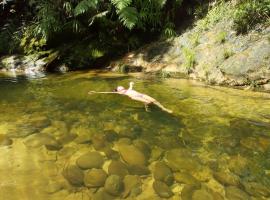 Cumarú Jungle Lodge, hotel s parkiralištem u gradu 'Villa Tunari'