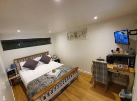 Annex in Chippenham with Parking and WIFI, hotel a Chippenham