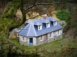 Find Me Out Holiday Cottage、Dalmellingtonの駐車場付きホテル