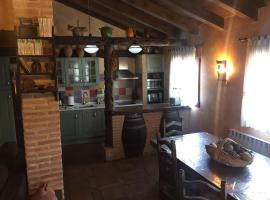 Casa Rural La Charolesa, feriebolig i Aguilera