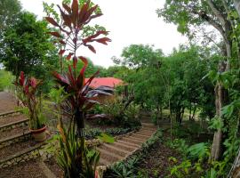 Santa Cruz Cabins, B&B in Santa Elena