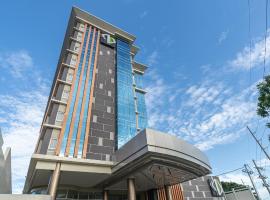 Zuri Hotel, hotel dicht bij: Smallville Complex, Iloilo City