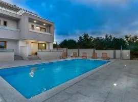 New Villa with pool and roof terrace