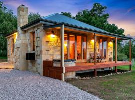 Blackwood Park Cottages Mole Creek, luxury hotel in Mole Creek