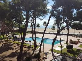 AT125 Els Pins, comunidad con piscina en 1ra línea de la playa