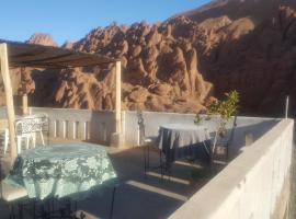 Hotel majorel dades tamlalte, ξενοδοχείο σε Aït Idaïr