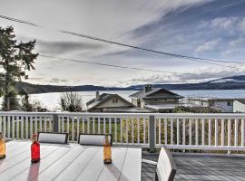 Idyllic Waterfront Cottage with Beach and Sunset Views!, hotel con parking en Port Townsend