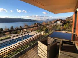 ROC & LAC - Terrasse vue lac, piscine, parking, hotel with pools in Veyrier-du-Lac