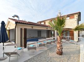 Villa Muskatel KRK -with heated covered pool – hotel w Krku