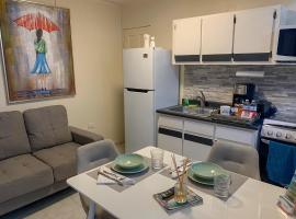 Homey Escape with Patio Access and FREE laundry, ваканционно жилище в Понсе