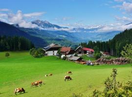 Erlebnishof Tschabitscher, hotelli kohteessa Weissensee