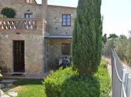 House with private garden in the Crete Senesi