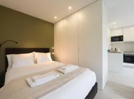 LovelyStay - Modern Loft with Gym & Free Parking minutes away from CBD