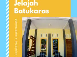 Jelajah Batukaras, hotel u gradu 'Batukaras'