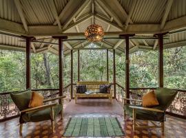 SaffronStays Parsi Manor - 4-BR heritage villa near Charlotte Lake serving authentic Parsi meals, hotel i Mātherān