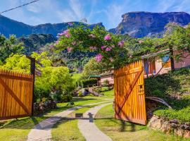 Hospedaria Estação Píccola No quintal da Pedra do Baú, hotell sihtkohas São Bento do Sapucaí huviväärsuse Bauzinho Stone lähedal