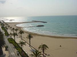 Lovely seaside apartment in front of Calafell beach and Cunit beach, hotelli kohteessa Segur de Calafell