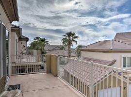 Desert Condo with Pool about 3 Miles to Colorado River!, apartment in Bullhead City