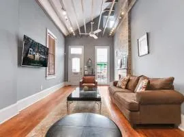 Cozy and Charming House Close to St Charles Ave
