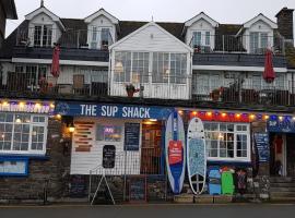 The Sup Shack Wellington Inn, hotel in New Quay