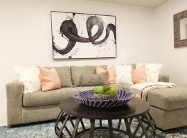 7BR- SLEEPS 15! Celebrity Villa! Great Rates!!, hotell i New Orleans