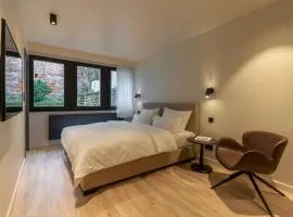 THE ADAMS - Self Check In Hotel