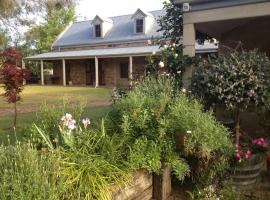 The Coach House on River and Park, cottage in Mudgee