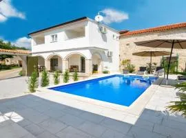 Villa Martin - Countryside Retreat with Pool & Pavilion
