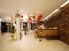 Caza V1 Serviced Apartment, hotel v destinaci Rayong