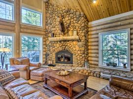 Secluded Log Cabin with Game Room and Forest Views, vacation home in Red Feather Lakes