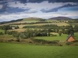 Clova pod, Kilry eco pods, hotel dengan parking di Blairgowrie