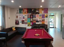 Perth City Backpackers Hostel - note - Valid passport required to check in、パースのホステル