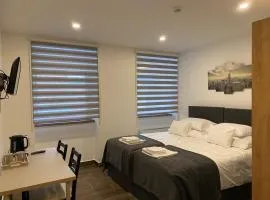 M70 Apartmanház