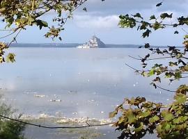 Entre Mont St Michel et Merveille, hotel in Vains