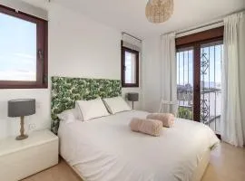 Beautiful Duplex-City Center. Parking by the house