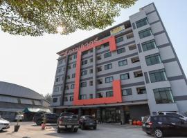 Viesnīca C Tower Hotel pilsētā Suratthani