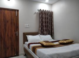 C N Comforts Hotel & Dormitory, ξενοδοχείο σε Λάκναου