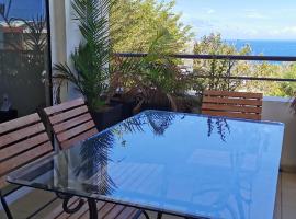 Appt "Longanis" à St-Gilles Les Bains - Roquefeuil - T3 vue mer - Agréable et calme, hotel en Saint-Gilles-les-Bains